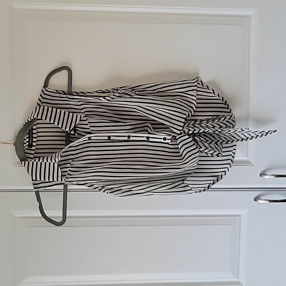 Foreign Exchange sheer sleeveless blouse w/ front tie white and black stripes S